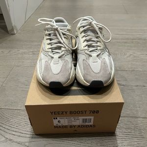 Yeezy Boost 700 V2 White Size 7 Women’s (size 6 men’s)